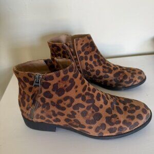 Time and Tru Cheetah Ankle Boots - W9